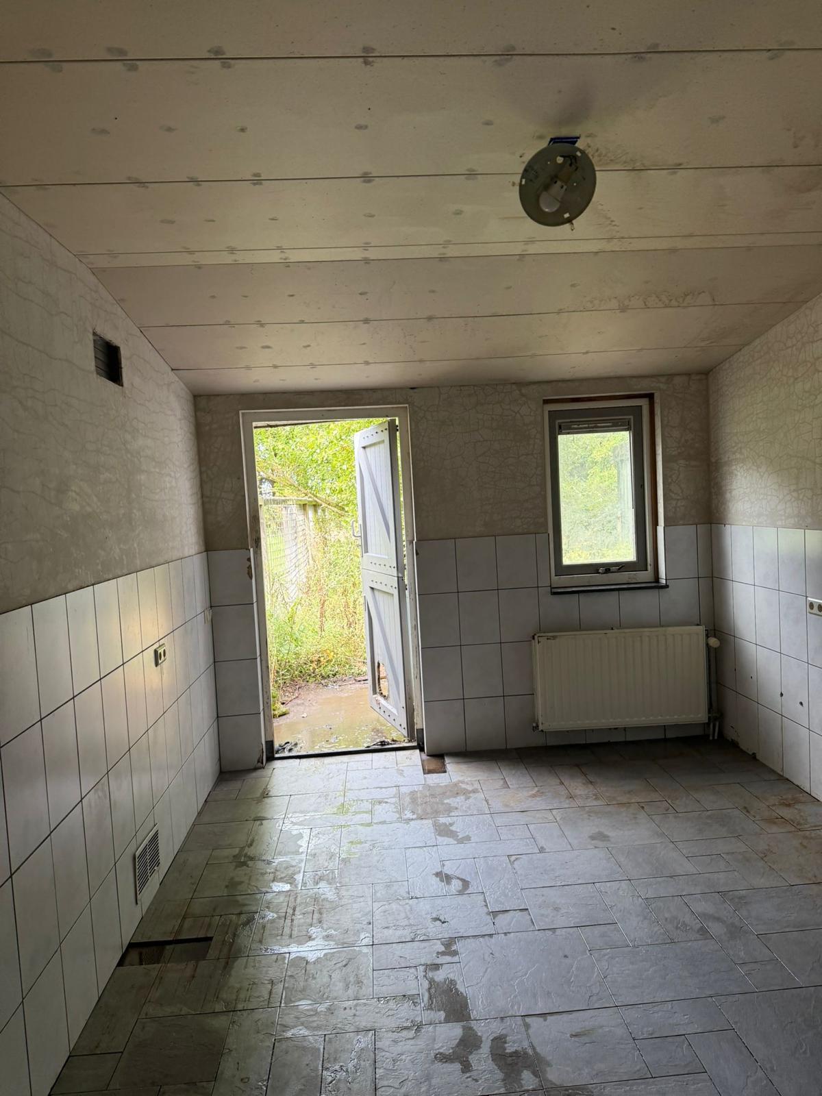 Dezelfde ruimte volledig leeggemaakt en gereinigd door PowerCleaners